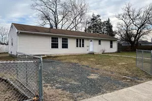 121 Belmont Dr, Toms River, NJ 08757 - Photo 2