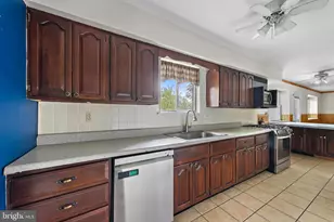 28 Memorial Dr, Barnegat, NJ 08005 - Photo 4