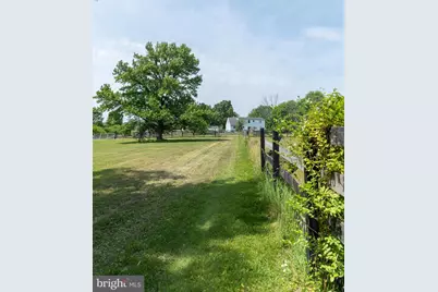 911 Monmouth, Cream Ridge, NJ 08514 - Photo 2