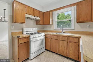 1075 Torremolinos Ct, Toms River, NJ 08753 - Photo 14