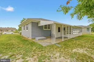 8 Seville Pl, Toms River, NJ 08757 - Photo 4