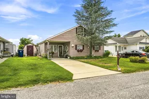 17 W Sail Dr, Mystic Islands, NJ 08087 - Photo 2