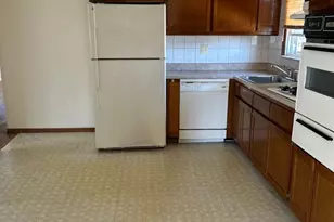 16 Steyn Pl, Passaic, NJ 07055 - Photo 2