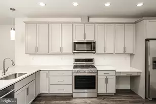 110 Village Dr, Montgomery Township, NJ 08558 - Photo 4