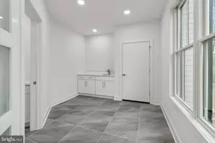 35 Sycamore Pl, Kingston, NJ 08540 - Photo 8