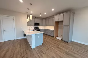 100 Village Dr, Montgomery Township, NJ 08558 - Photo 12