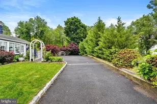 61 Laurel Ave, Franklin Township, NJ 08528 - Photo 4