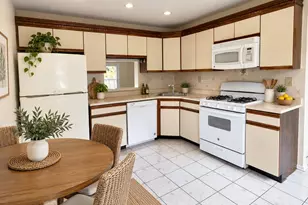 45 Townsend Ct, Franklin Park, NJ 08823 - Photo 4