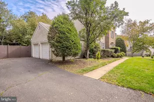 6 Fountain Dr, Franklin Township, NJ 08873 - Photo 4