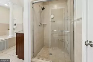 1 Hartman Ct, Clark, NJ 07066 - Photo 46