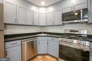 5 Chambord Ct, Hamilton Township, NJ 08619 - Photo 1