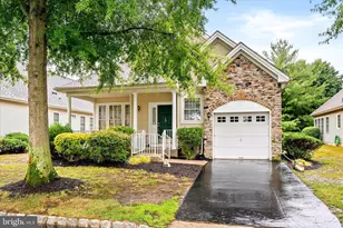 10 Hummingbird Dr, Hamilton Township, NJ 08690 - Photo 1