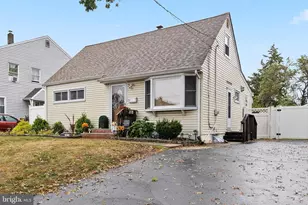 31 Hull Dr, Edison, NJ 08817 - Photo 1