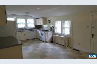 740 Canal St, Scottsville, VA 24590 - Photo 14