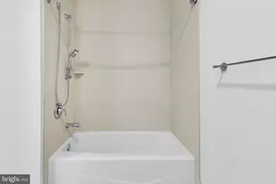 880 New Jersey Ave SE, Washington, DC 20003 - Photo 14