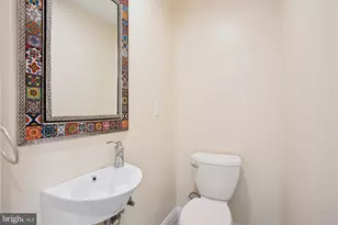 903 11th St SE, Washington, DC 20003 - Photo 12