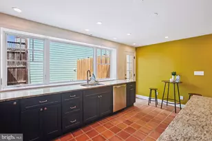 903 11th St SE, Washington, DC 20003 - Photo 8