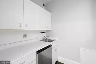 705 8th St SE, Washington, DC 20003 - Photo 32