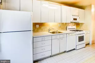 4201 Cathedral Ave NW, Washington, DC 20016 - Photo 10