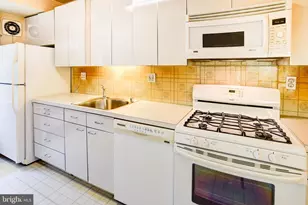 4201 Cathedral Ave NW, Washington, DC 20016 - Photo 18