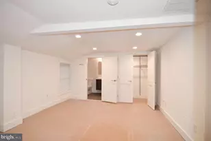 1072 Thomas Jefferson St NW, Washington, DC 20007 - Photo 22
