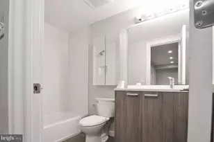 1072 Thomas Jefferson St NW, Washington, DC 20007 - Photo 34