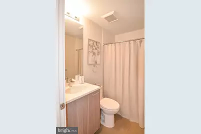 1072 Thomas Jefferson Street NW, Washington, DC 20007 - Photo 46