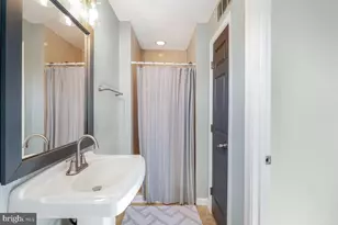 1377 K St SE, Washington, DC 20003 - Photo 22