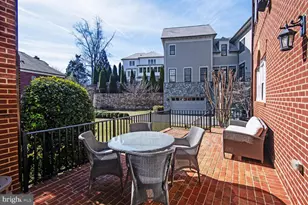 1935 Foxview Circle NW, Washington, DC 20007 - Photo 4