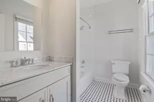 1935 Foxview Circle NW, Washington, DC 20007 - Photo 32