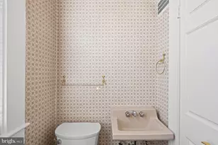 1423 34th St NW, Washington, DC 20007 - Photo 8