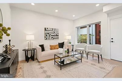 733 8th Street SE #202, Washington, DC 20003 - Photo 2