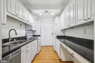 4201 Cathedral Ave NW, Washington, DC 20016 - Photo 16