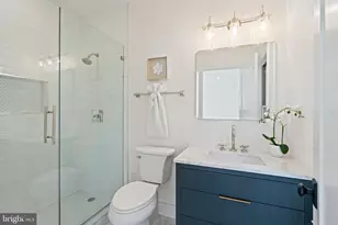 5631 MacArthur Blvd NW, Washington, DC 20016 - Photo 44