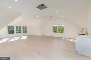 5631 MacArthur Blvd NW, Washington, DC 20016 - Photo 48