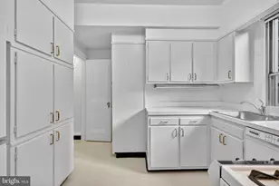 4000 Cathedral Ave NW, Washington, DC 20016 - Photo 14
