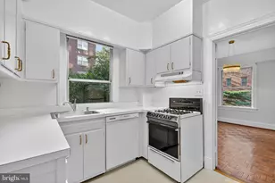 4000 Cathedral Ave NW, Washington, DC 20016 - Photo 14