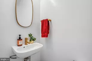 213 9th St SE, Washington, DC 20003 - Photo 10