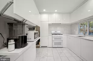 1906 37th St NW, Washington, DC 20007 - Photo 10