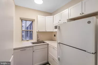 3901 Cathedral Avenue NW #201, Washington, DC 20016 - Photo 4
