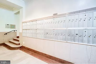 1010 25th Street NW #807, Washington, DC 20037 - Photo 4