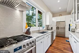 5152 Linnean Terrace NW, Washington, DC 20008 - Photo 12