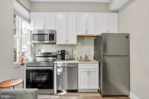 133 7th St SE, Washington, DC 20003 - Photo 8