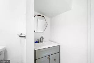 1729 L St NE, Washington, DC 20002 - Photo 18