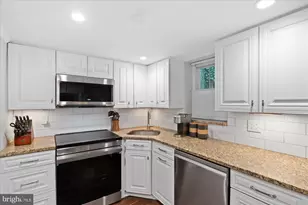 10 8th St SE, Washington, DC 20003 - Photo 16