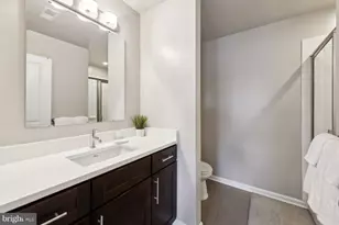 401 Woodcrest Dr SE, Washington, DC 20032 - Photo 18