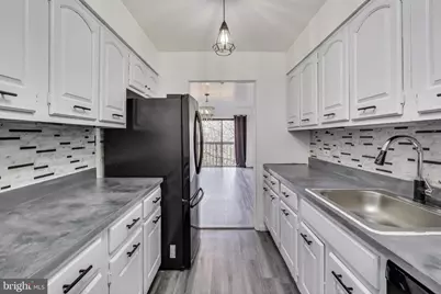 1001 26th Street NW #705, Washington, DC 20037 - Photo 2