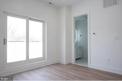 2105 M Street NE #12, Washington, DC 20002 - Photo 2
