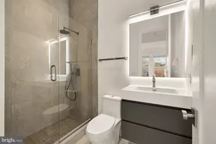 329 8th St NE, Washington, DC 20002 - Photo 32