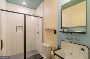 711 G St SE, Washington, DC 20003 - Photo 34